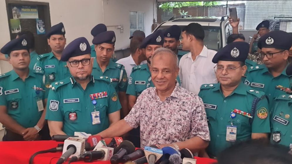 জুলাই হত্যাকাণ্ড মামলার ধীরগতির কারণ জানালেন স্বরাষ্ট্র উপদেষ্টা জুলাই হত্যাকাণ্ড মামলার ধীরগতির কারণ জানালেন স্বরাষ্ট্র উপদেষ্টা