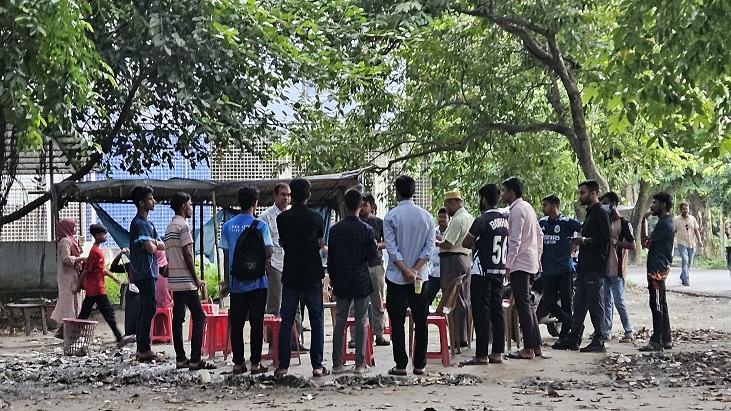 রাবির প্রক্টর অফিসের নতুন নিয়মে শিক্ষার্থীদের ক্ষোভ