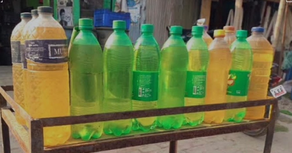 চরভদ্রাসন বাজারে জ্বালানি সংকট, অতিরিক্ত দামে বিক্রি