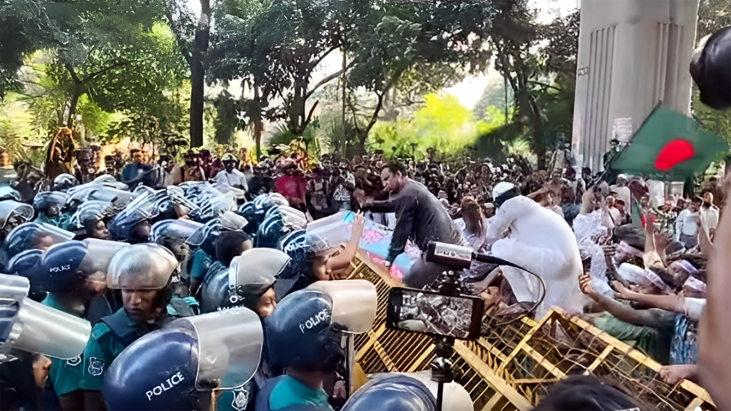 শিক্ষকদের ‘মার্চ টু সচিবালয়’ আটকে দিল পুলিশ শিক্ষকদের ‘মার্চ টু সচিবালয়’ আটকে দিল পুলিশ