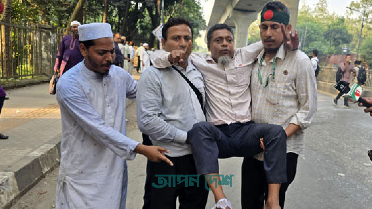 শাহবাগে প্রাথমিক শিক্ষকদের ওপর পুলিশের লাঠিচার্জ, আহত ১২০