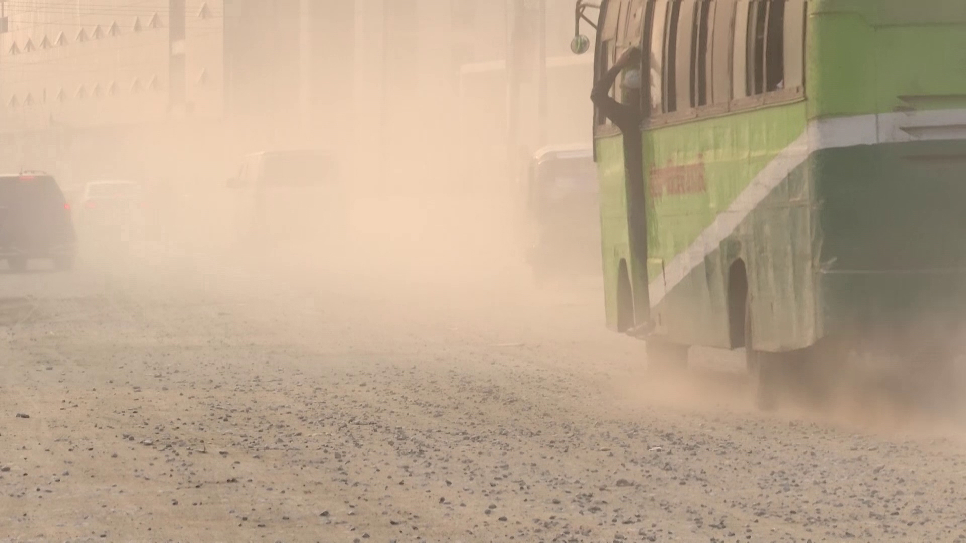 বায়ুদূষণের শীর্ষে দিল্লি, ঢাকার বাতাস ‘খুব অস্বাস্থ্যকর’