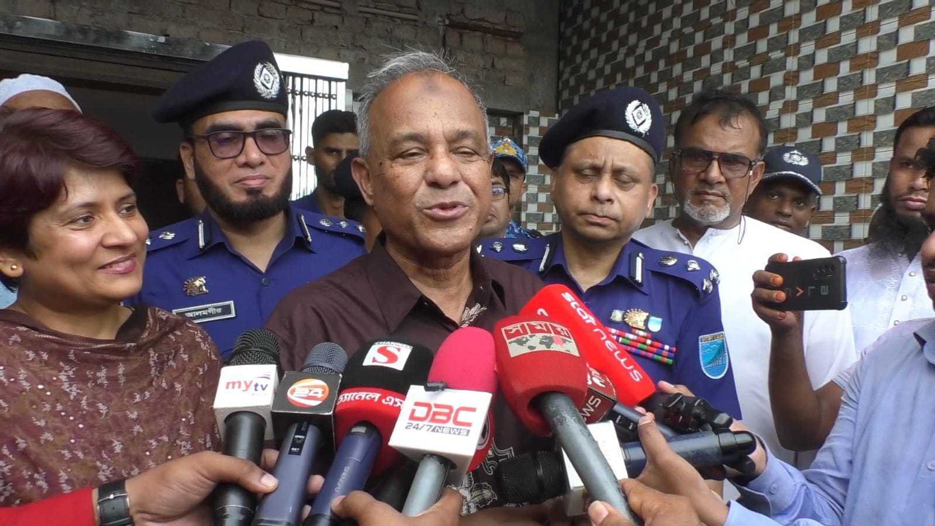অবৈধ অস্ত্রের খবর দিন, পরিচয় গোপন থাকবে: স্বরাষ্ট্র উপদেষ্টা অবৈধ অস্ত্রের খবর দিন, পরিচয় গোপন থাকবে: স্বরাষ্ট্র উপদেষ্টা