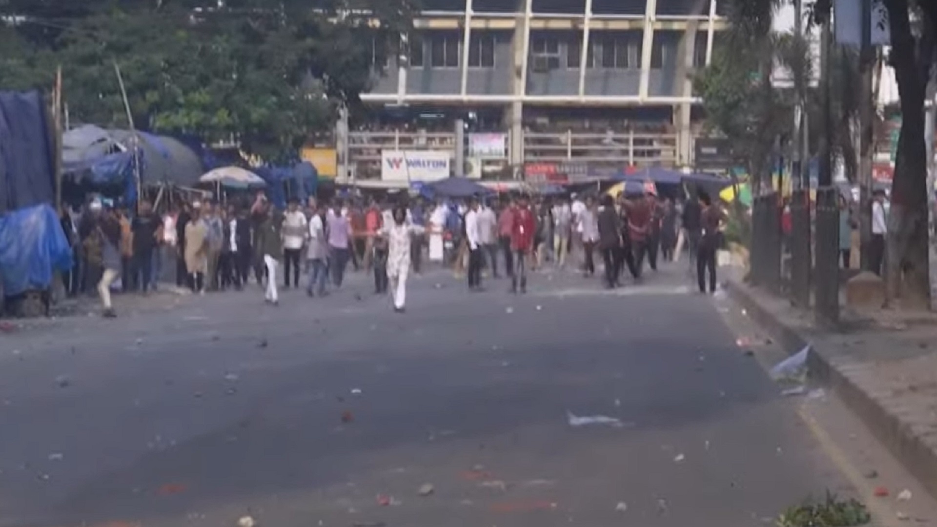 সচিবালয়ে ধাওয়া-পাল্টাধাওয়ায় আহত ৮০ 