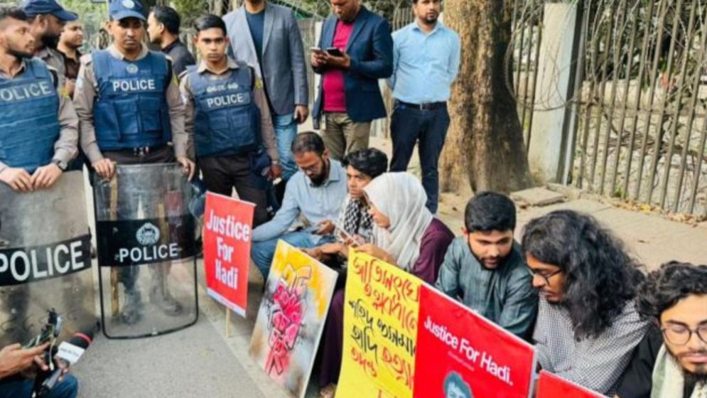 হাদি হত্যার বিচারের দাবিতে ‘যমুনা’ অভিমুখে ছাত্র-জনতার কর্মসূচি
