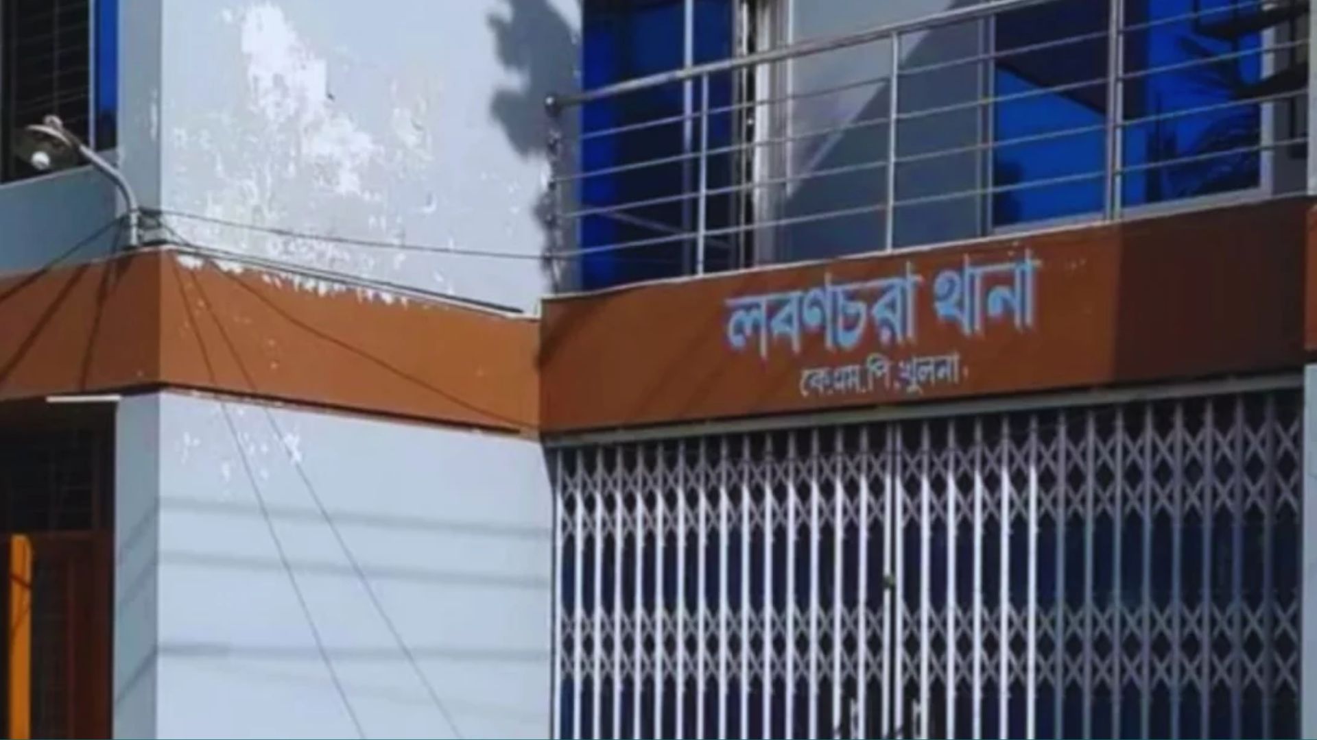 খুলনায় পরকীয়ার জেরে পরিবারের চারজনের ওপর গুলিবর্ষণ