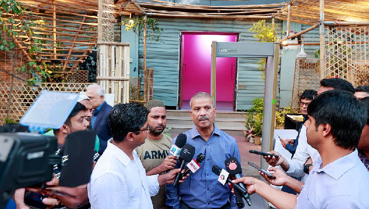 গণমাধ্যমের ওপর হামলা ঠেকাতে না পারা আমাদের ব্যর্থতা: আসিফ নজরুল