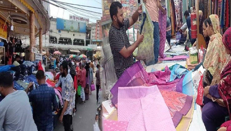 ফুটপাত থেকে শপিংমলে ক্রেতার ঢল