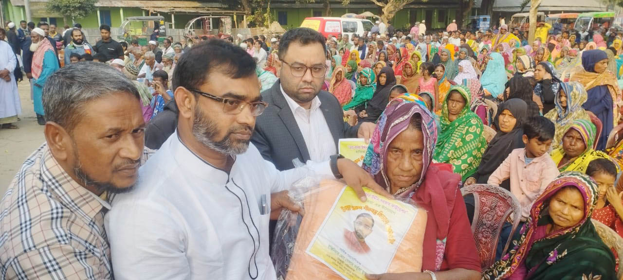 হাজারও শীতার্তকে উষ্ণতার পরশ দিলো ডা. বাবর উদ্দীন সরকার ফাউন্ডেশন