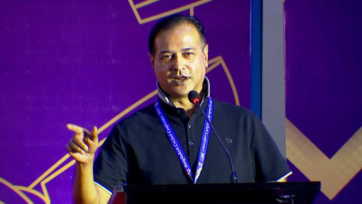 আসিফ আকবরের মন্তব্যে সমালোচনার ঝড়