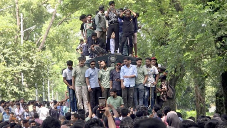 বাকৃবি শিক্ষার্থীদের অবরোধ, ঢাকা-ময়মনসিংহ রেল যোগাযোগ বন্ধ বাকৃবি শিক্ষার্থীদের অবরোধ, ঢাকা-ময়মনসিংহ রেল যোগাযোগ বন্ধ