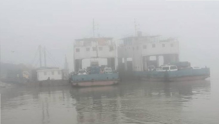 সারাদেশে সব ধরনের নৌযান চলাচল বন্ধ ঘোষণা