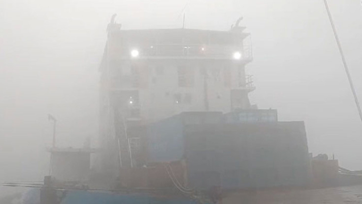 ঘন কুয়াশায় দুই নৌরুটে ফেরি চলাচল বন্ধ