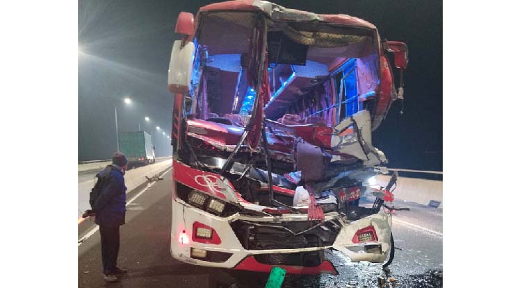 পদ্মা সেতুতে ২ বাসের সংঘর্ষ, নিহত ১