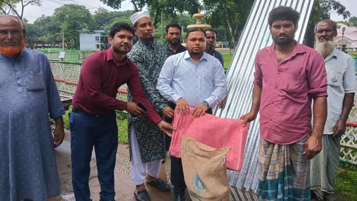 অগ্নিকান্ডে ক্ষতিগ্রস্ত পরিবারকে সহায়তা প্রদান অগ্নিকান্ডে ক্ষতিগ্রস্ত পরিবারকে সহায়তা প্রদান