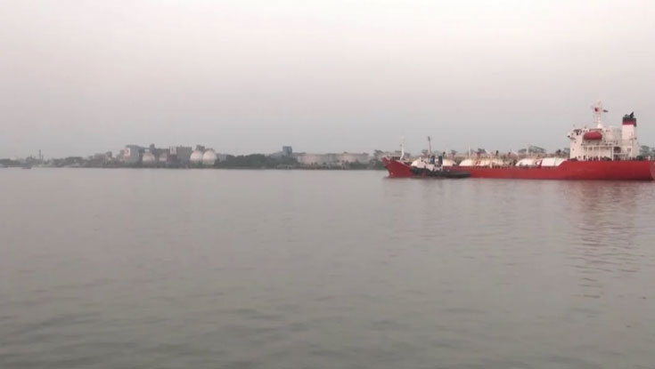 চট্টগ্রাম বন্দরে পৌঁছেছে জ্বালানিবাহী ৮টি জাহাজ