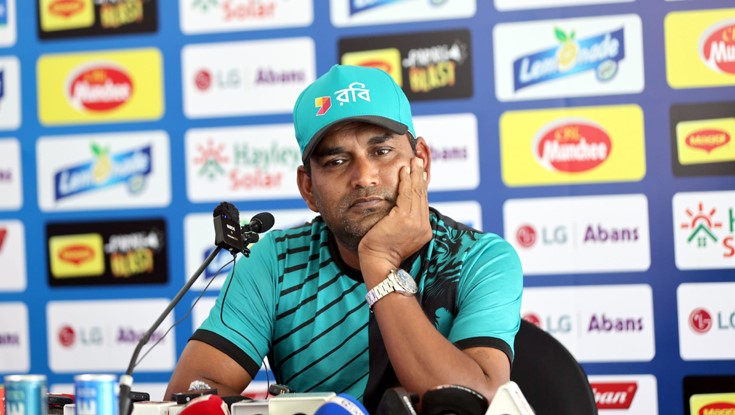 পদত্যাগ করছেন সালাহউদ্দিন