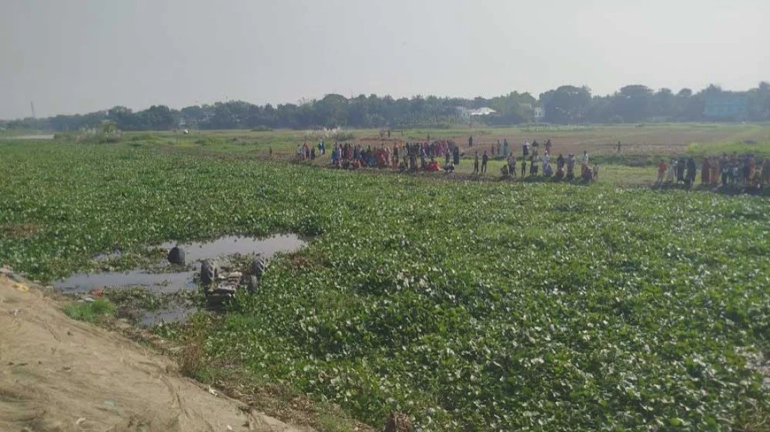 ট্রলি উল্টে নদীতে, একই পরিবারের ৩ নারী নিহত