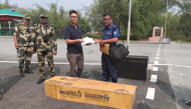 কফিন বন্দি নিথর দেহে স্বদেশে ফিরলেন আজিজুর