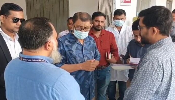 আকস্মিক স্বাস্থ্য কমপ্লেক্সে স্বাস্থ্যমন্ত্রী, পেলেন অনিয়ম