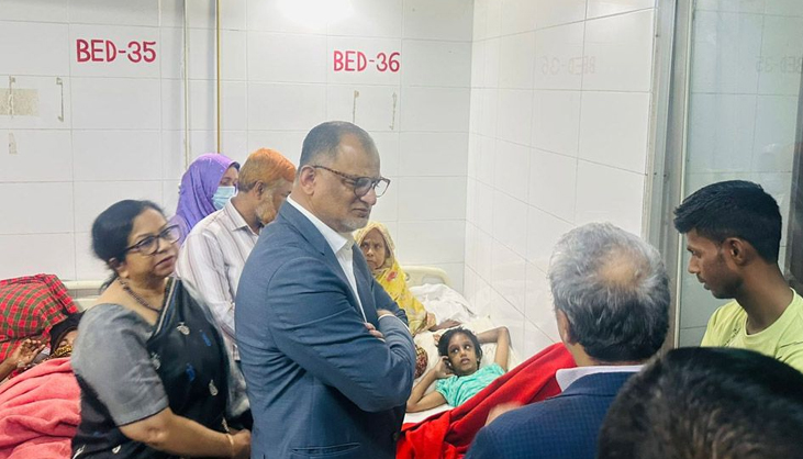 মোহনাকে দেখতে হাসপাতালে বিমান উপদেষ্টা