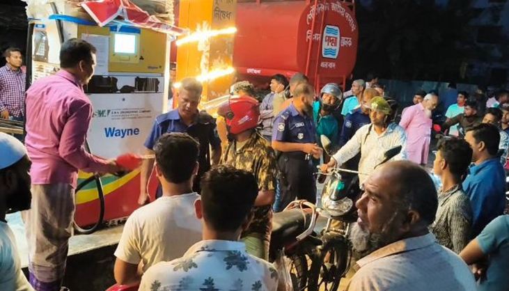 ‘তেল নাই’ লেখা পেট্রোল পাম্পে মিলল ২৫০০ লিটার তেল