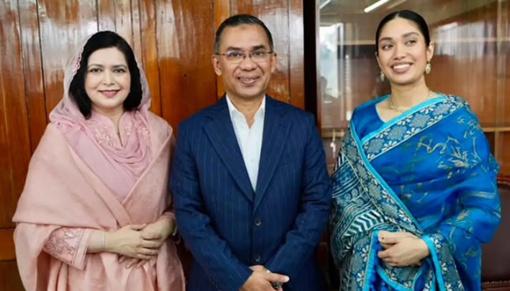 সপরিবারে ‘বনলতা এক্সপ্রেস’ সিনেমা দেখতে গেলেন প্রধানমন্ত্রী