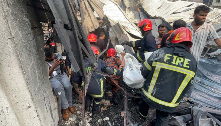 রাজধানীতে গ্যাস লাইটার কারখানায় আগুনে নিহত ৫