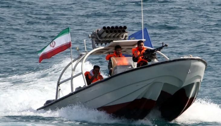 হরমুজ প্রণালিতে ৩ জাহাজে গুলি