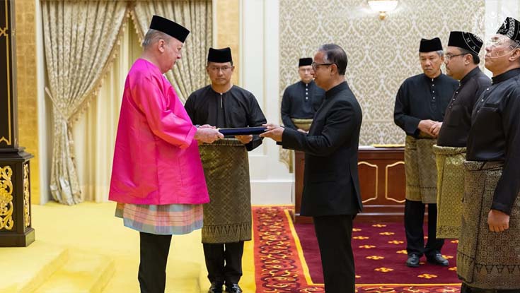 মালয়েশিয়ার রাজা কাছে পরিচয়পত্র পেশ করলেন হাইকমিশনার