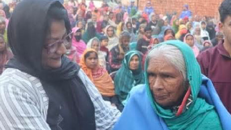 টাঙ্গাইলে ছিন্নমূল শীতার্ত মানুষের মাঝে জেলা প্রশাসকের কম্বল বিতরণ