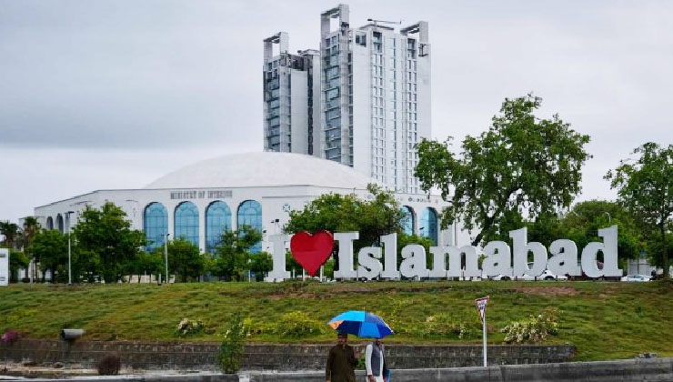 বিশ্বের নজর এখন ইসলামাবাদে