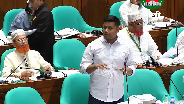 এবার গাড়িও চাইলেন হাসনাত আব্দুল্লাহ