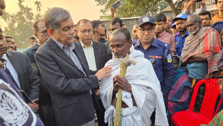 দিপু দাসের পরিবারের সঙ্গে শিক্ষা উপদেষ্টার সাক্ষাৎ