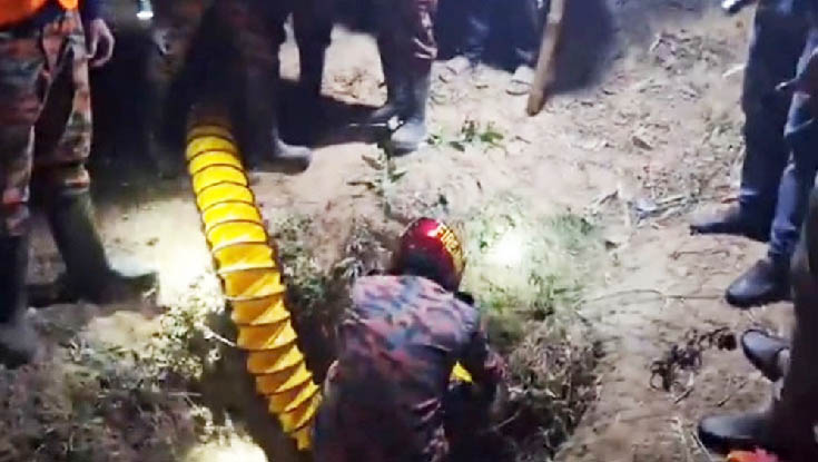 গভীর নলকূপ থেকে উদ্ধার শিশুটি মারা গেছে