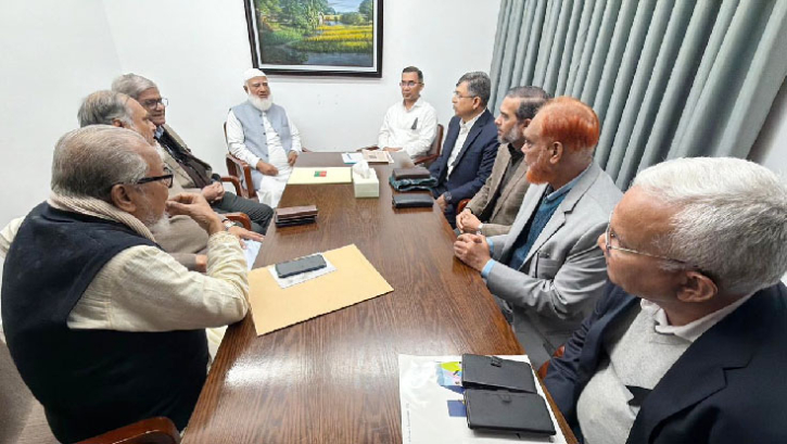 তারেক রহমানকে সান্ত্বনা দিতে গুলশান কার্যালয়ে ডা. শফিক 