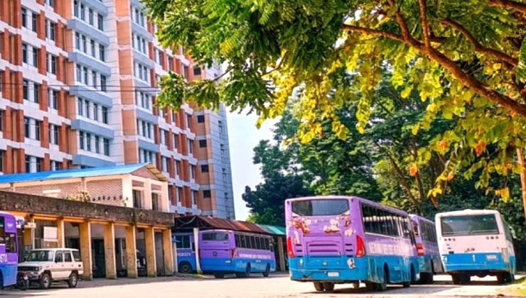 বাস সংকটে চরম ভোগান্তিতে হাবিপ্রবির শিক্ষার্থীরা