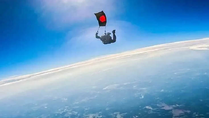 বিজয় দিবসে পতাকাসহ ঝাঁপ দেবেন ৫৪ প্যারাট্রুপার