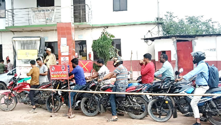 গলাচিপায় উচ্ছেদ অভিযান, মানবিক হস্তক্ষেপে মিলল সময়