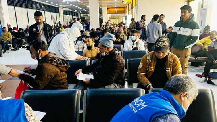 লিবিয়া থেকে ফিরলেন ৩১০ বাংলাদেশি