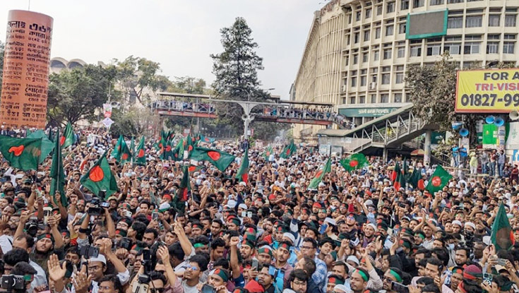 হাদি হত্যার প্রতিবাদে শাহবাগে বিক্ষোভ, শিক্ষার্থী-জনতার ঢল