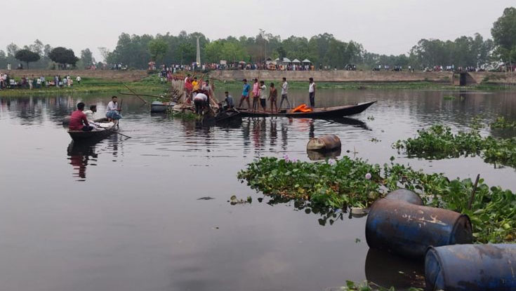 ভাসমান সেতু ভেঙে ৫ শিশুর মৃত্যু