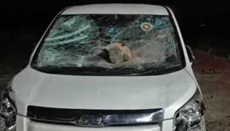 পেট্রোল পাম্পে এমপির গাড়ি ভাঙাচুর