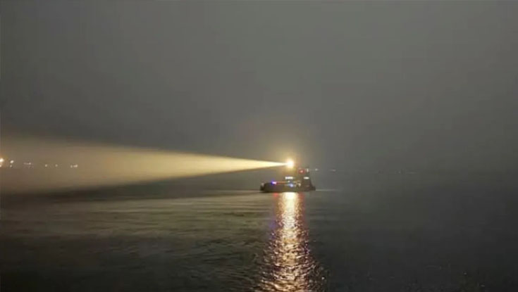 পাটুরিয়া-দৌলতদিয়া নৌরুটে ফেরি চলাচল বন্ধ