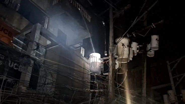 ট্রান্সফরমার বিস্ফোরণে আগুন, দগ্ধ ৩