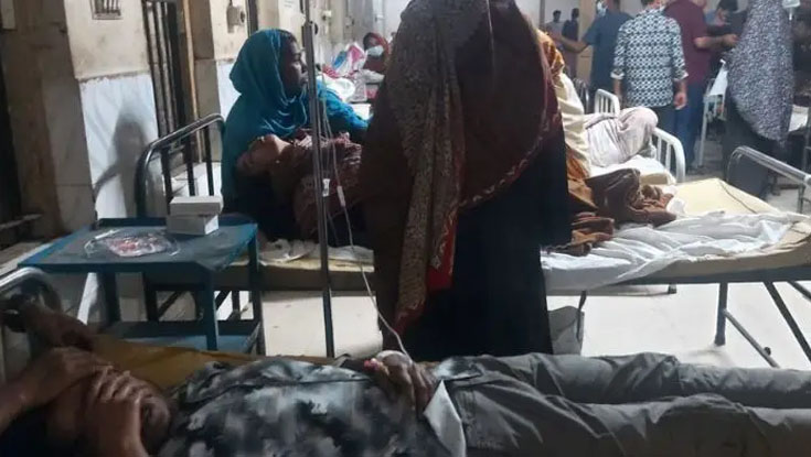 কারখানার ইফতার খেয়ে অসুস্থ শতাধিক শ্রমিক