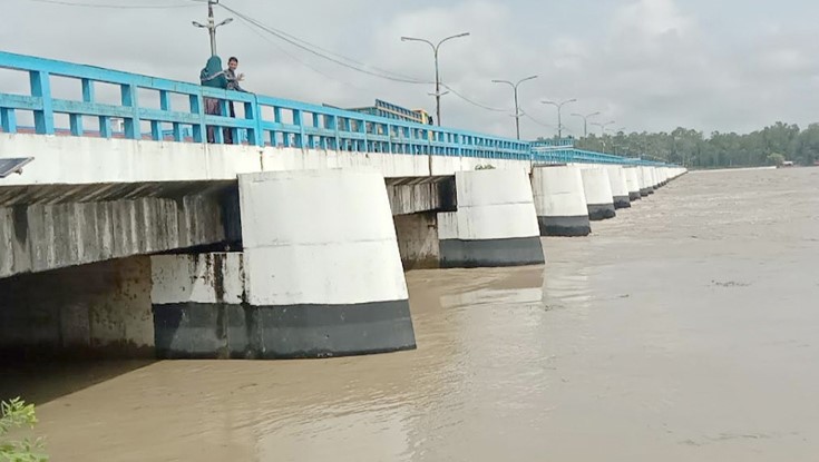 ডালিয়া পয়েন্টে তিস্তার পানি বিপৎসীমার ওপরে