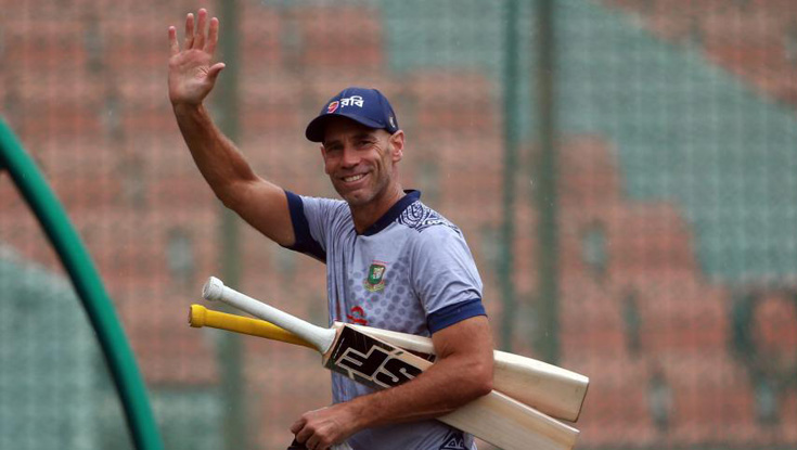 কোচ হেম্পের মেয়াদ বাড়াচ্ছে বিসিবি