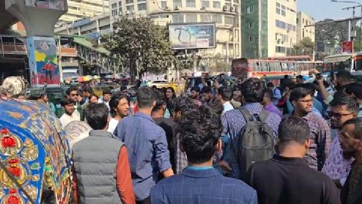 স্বরাষ্ট্র উপদেষ্টার পদত্যাগের দাবিতে শাহবাগ ব্লকেড