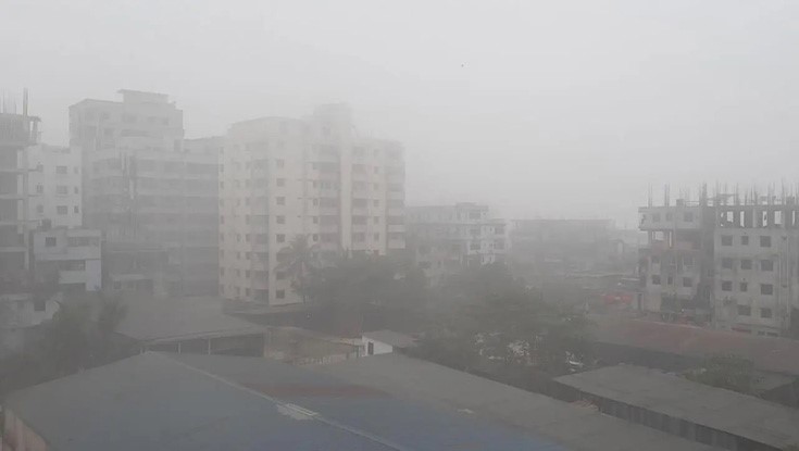 কুয়াশায় ‘ঢাকা’ রাজধানীতে তাপমাত্রা নেমেছে ১২ ডিগ্রিতে